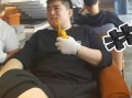 大叔变脸恶搞视频，大叔变脸喝酒游戏